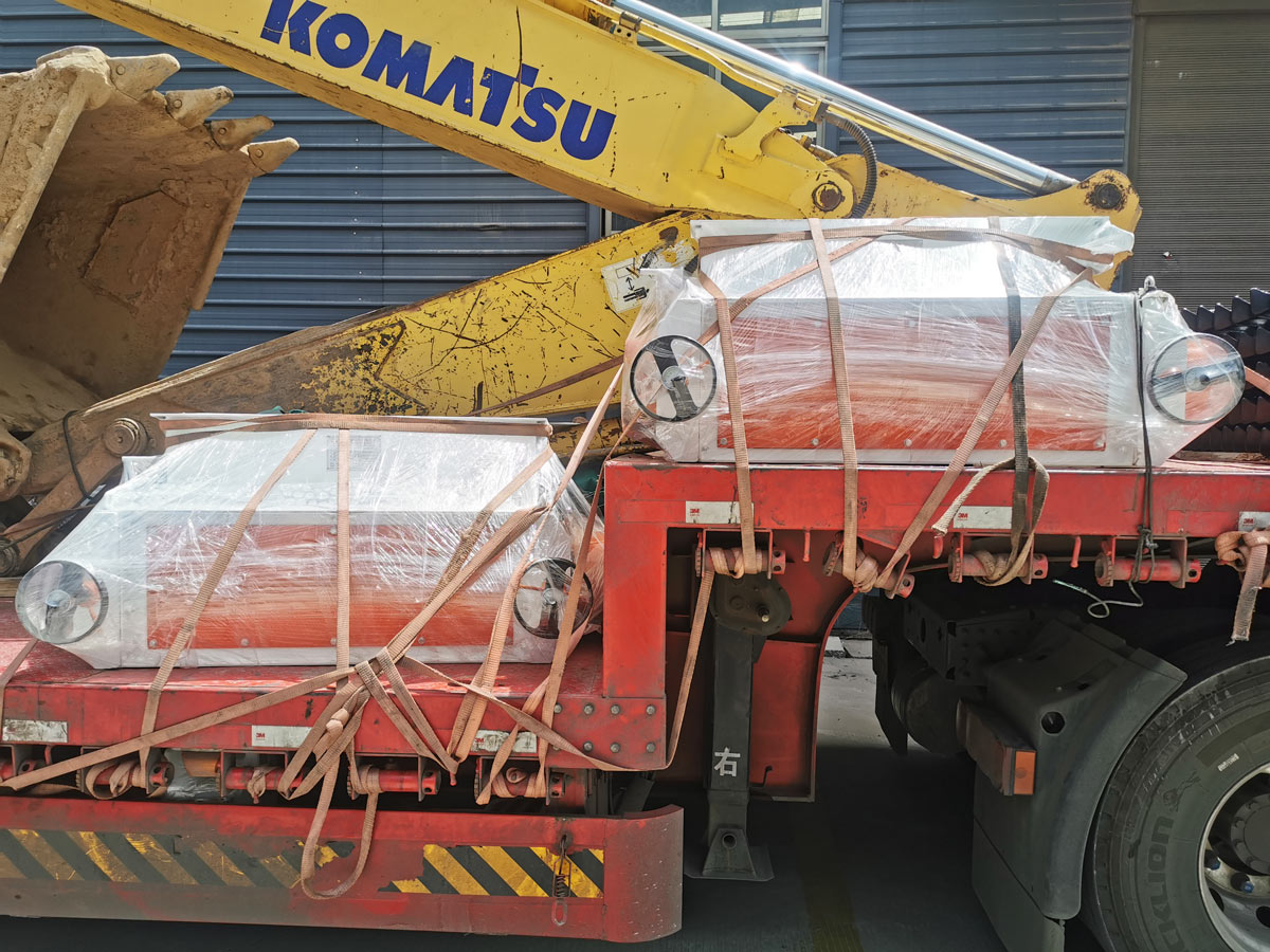 4臺(tái)飼料碎粒機(jī)已發(fā)貨