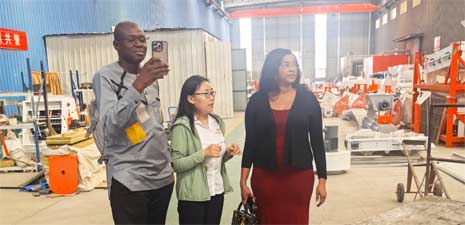 非洲客戶訪問強福機械購買成套飼料顆粒生產設備