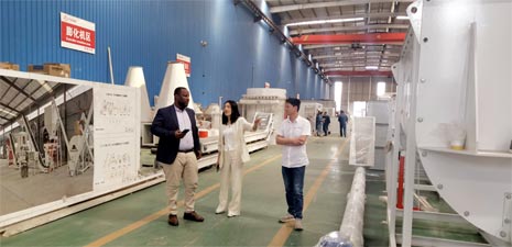 中東客戶訪問強福機械購買飼料成套設備