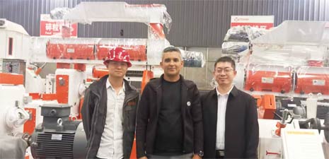 西非客戶訪問強福機械購買飼料線生產設備