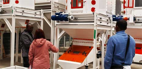 尼日利亞客戶訪問強福機械購買顆粒飼料設備